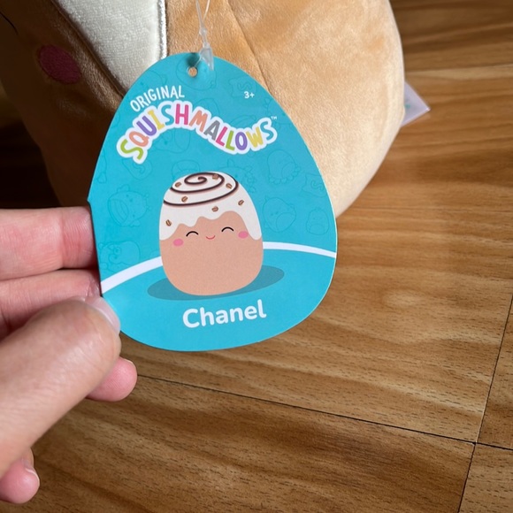 Squishmallow Chanel the Cinnamon Bun 8” NWT & HTF - Picture 3 of 6